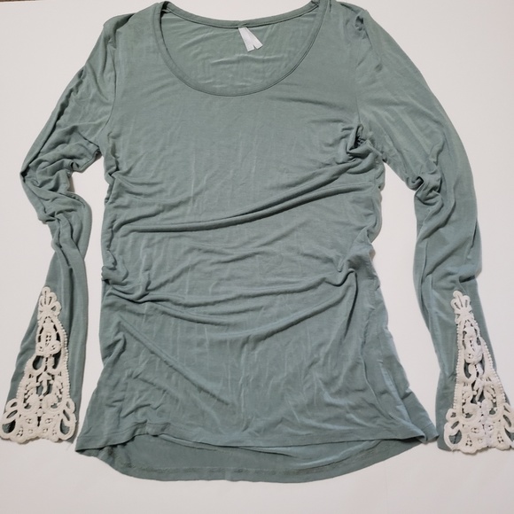 Daytrip Tops - Small Daytrip Blue/Gray long sleeve shirt